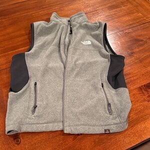Men’s Northface lightweight vest